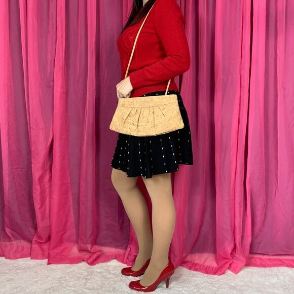 Unbranded pleated cork shoulder bag, converts to clutch - Picture 3 of 9